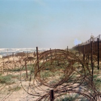 beach_and_wire