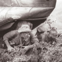 Marine Recons exit a CH-46