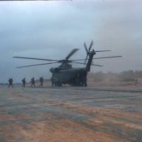 Grunts boarding HMH-463 CH-53